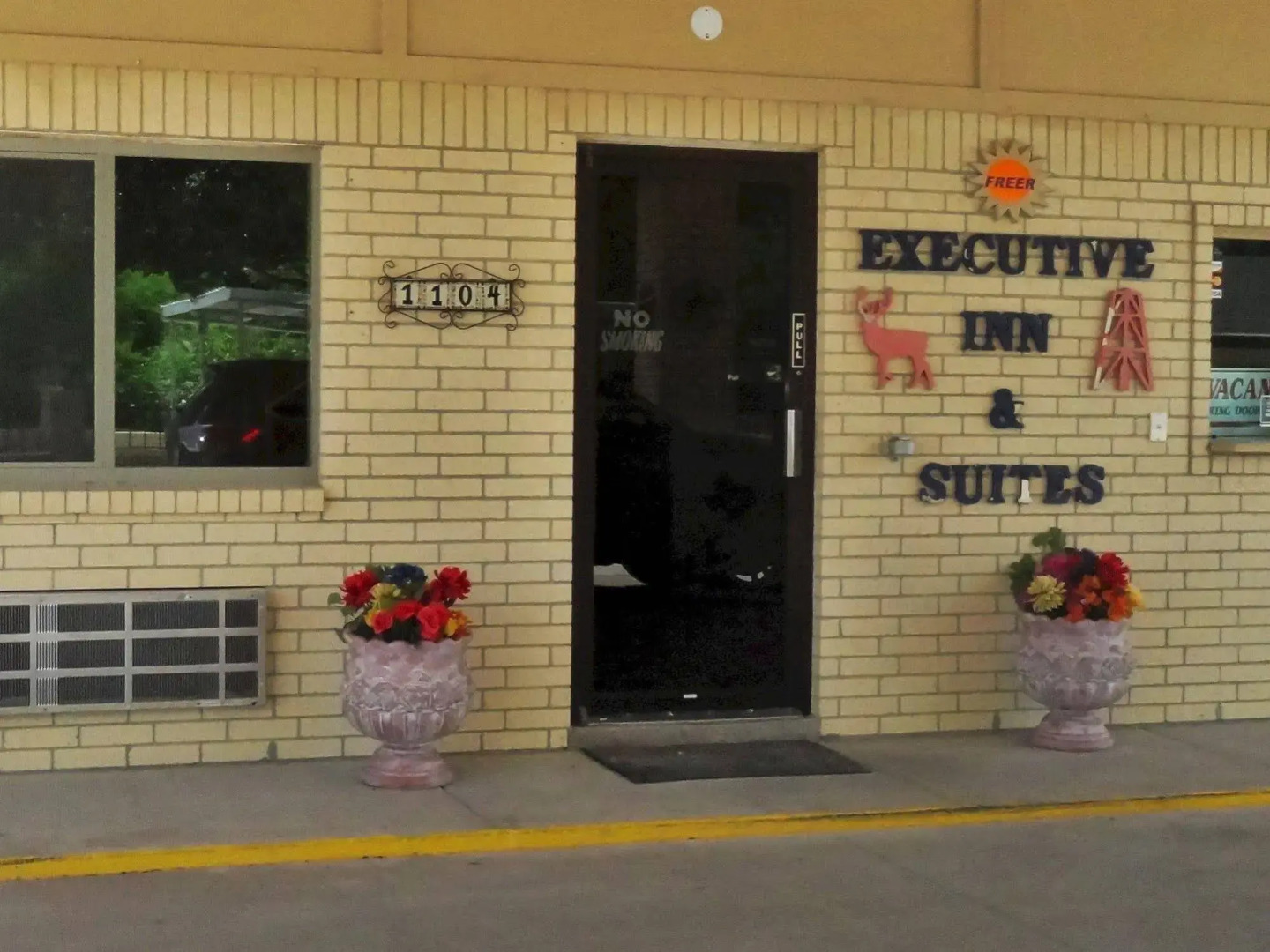 Freer Executive Inn and Studios