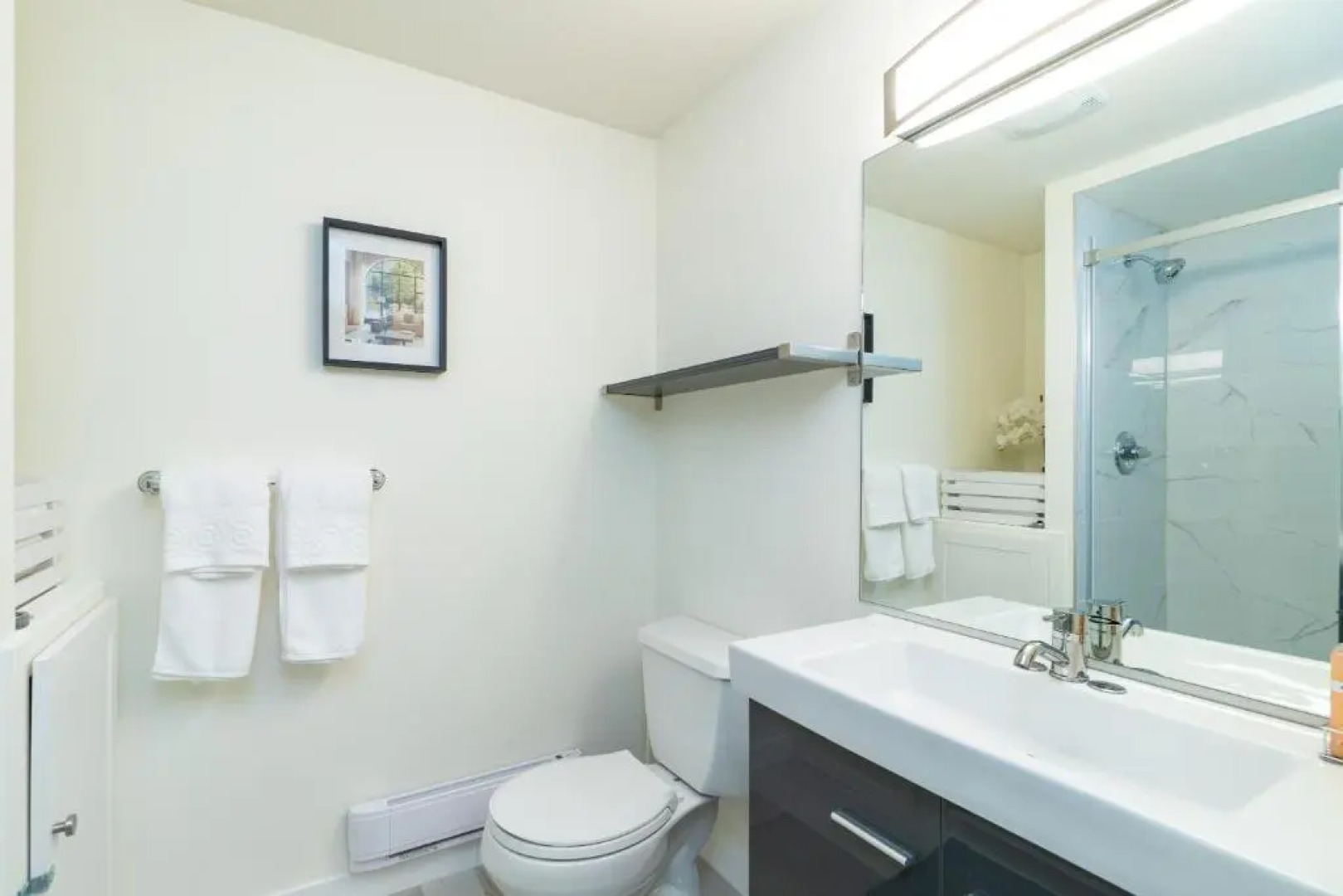 Beautiful 2BR Suite in central West Vancouver