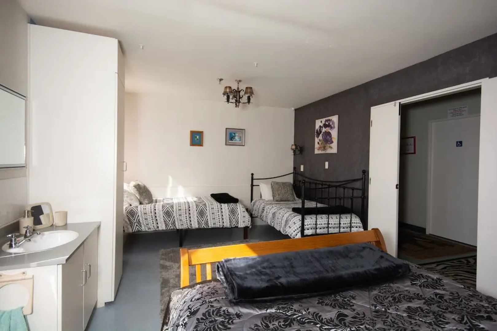 Piwaka Lodge and Backpackers