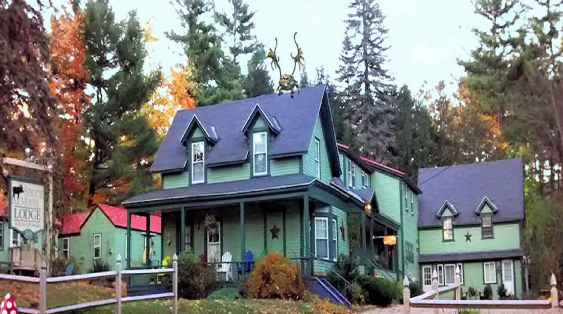 Spruce Moose Lodge and Cottages