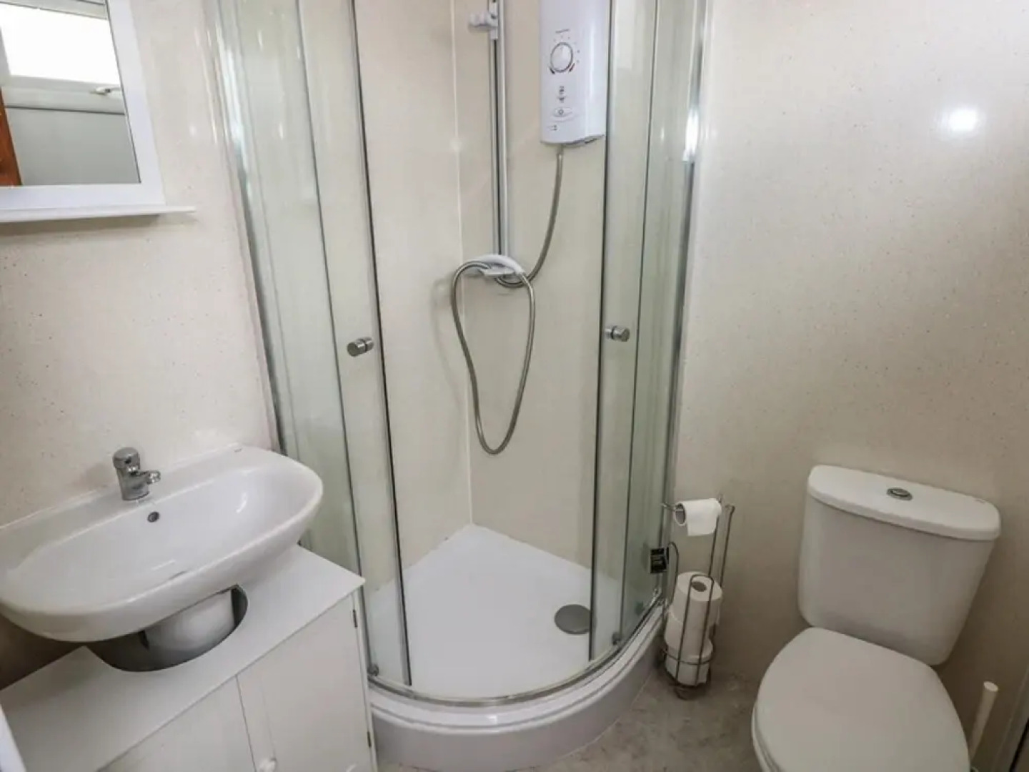 Charming 3-bed Chalet in Kidwelly