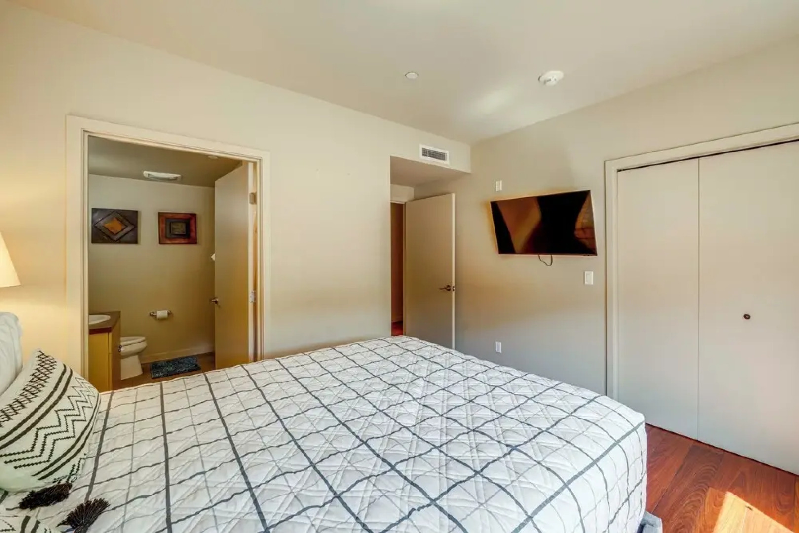 Steps to Lake Chelan: Condo w/ Resort Amenities!