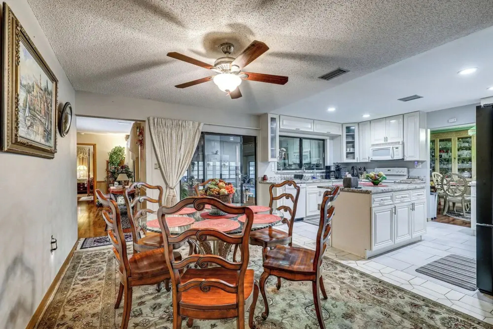 Spacious Brandon Home: 10 Mi to Downtown Tampa!