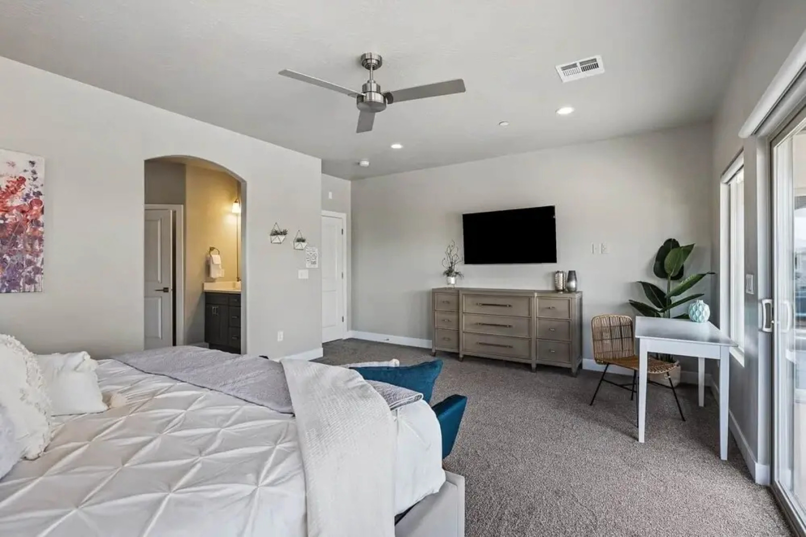 Winner, Winner! 13 Bedroom Home