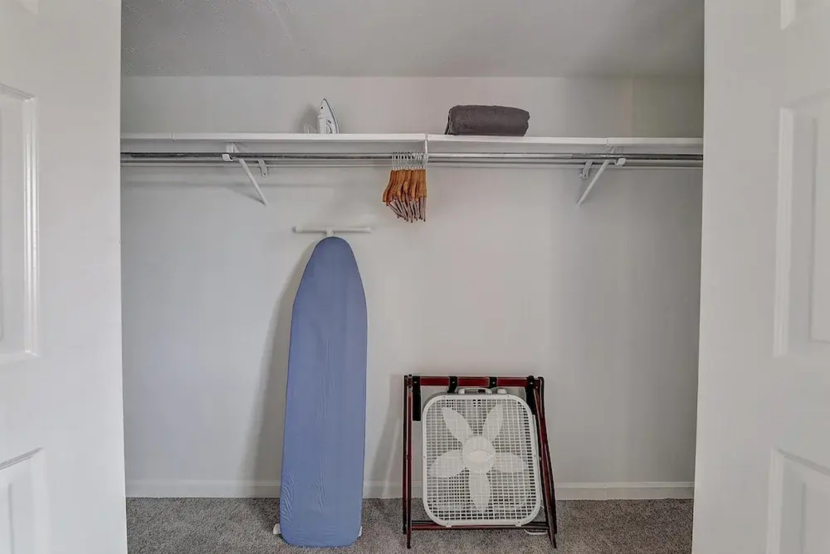 FRONTDESK Castle Point Apts Georgetown South Bend