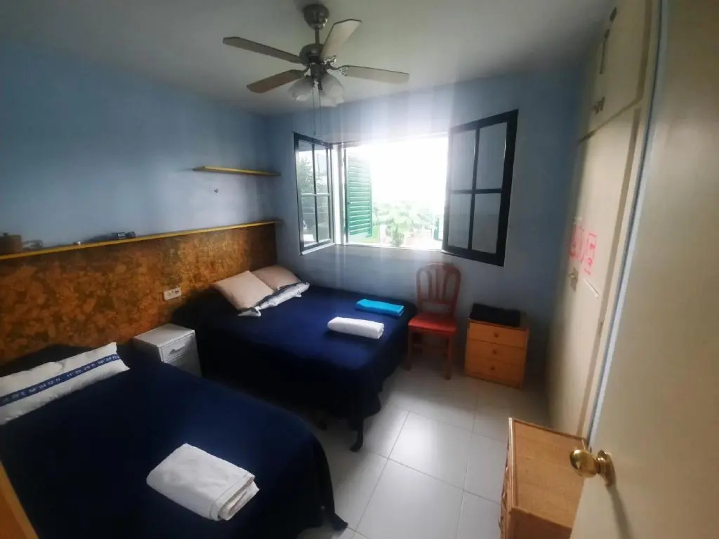 Cosy house with garden infront of the sea