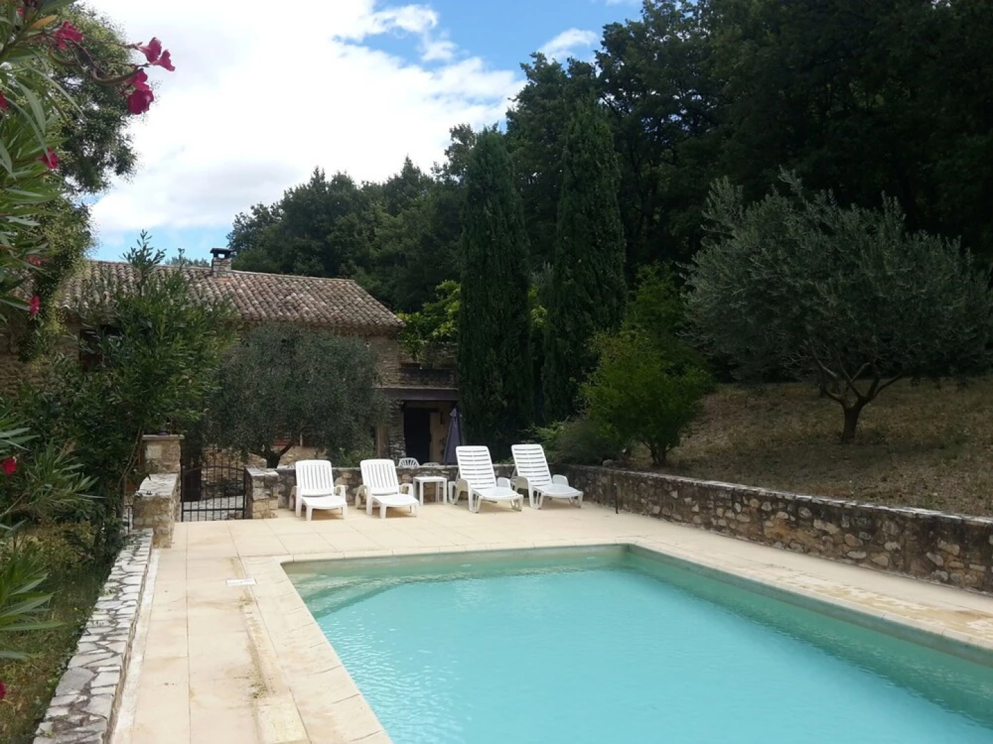 Snug Farmhouse in Provence-alpes-riviera With Swimming Pool