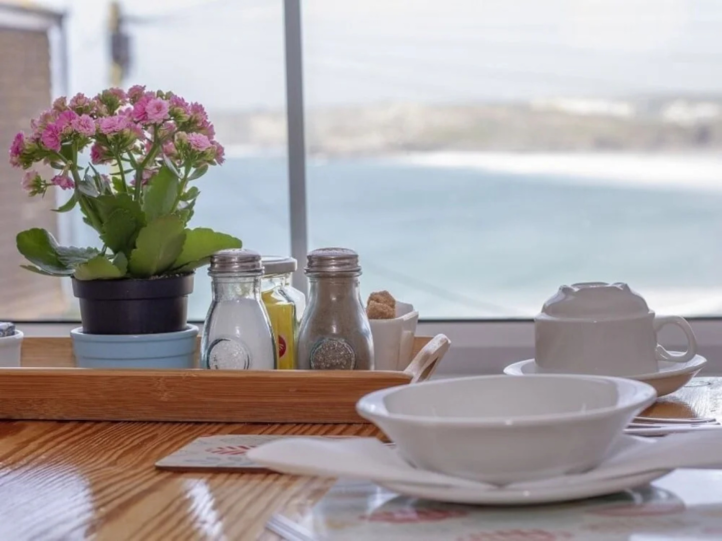 Cliff House B&B & The Moorings Apartments - Guest house