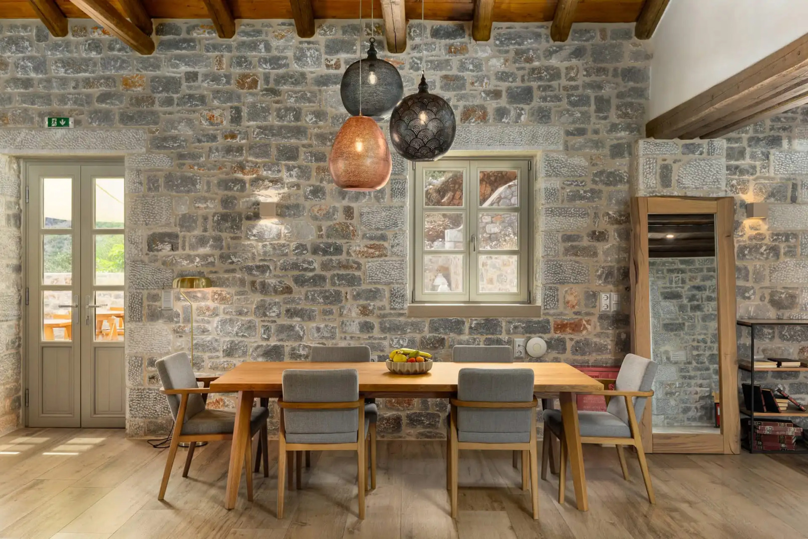 Trapela Limeni Luxury Suites