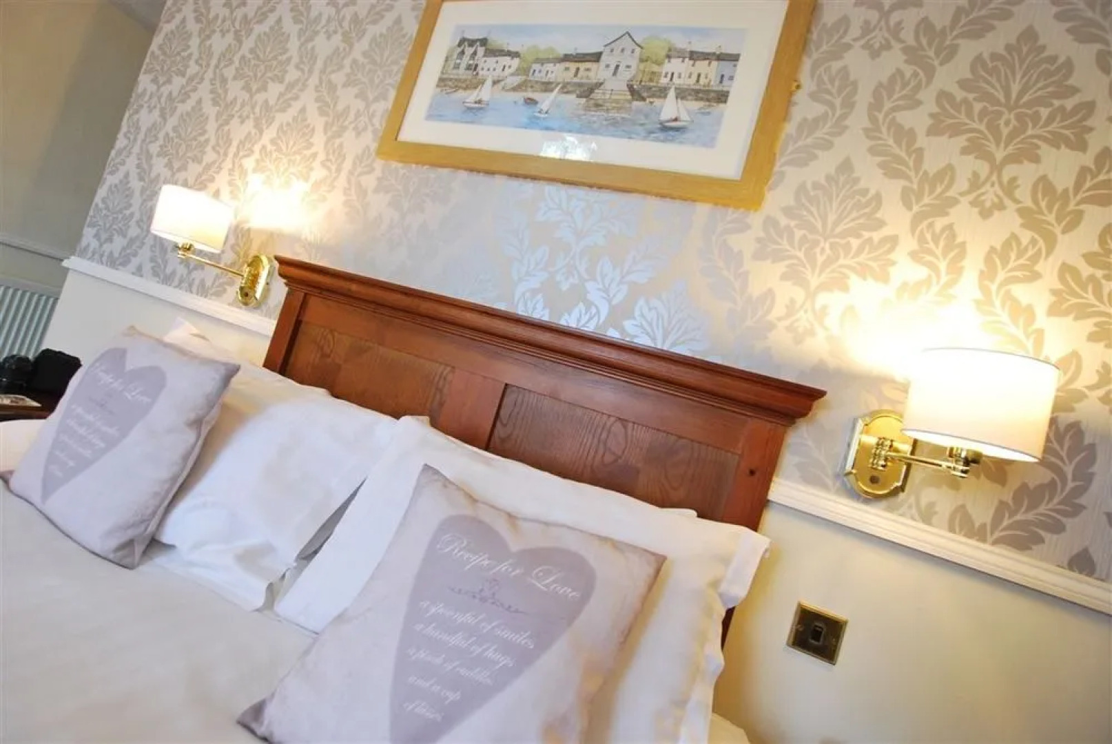 Ye Olde Fighting Cocks