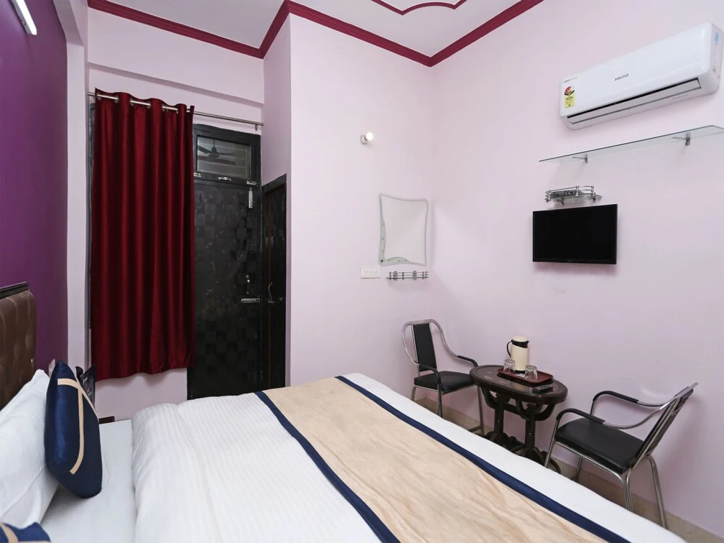 OYO 10827 Hotel Dev Bhoomi