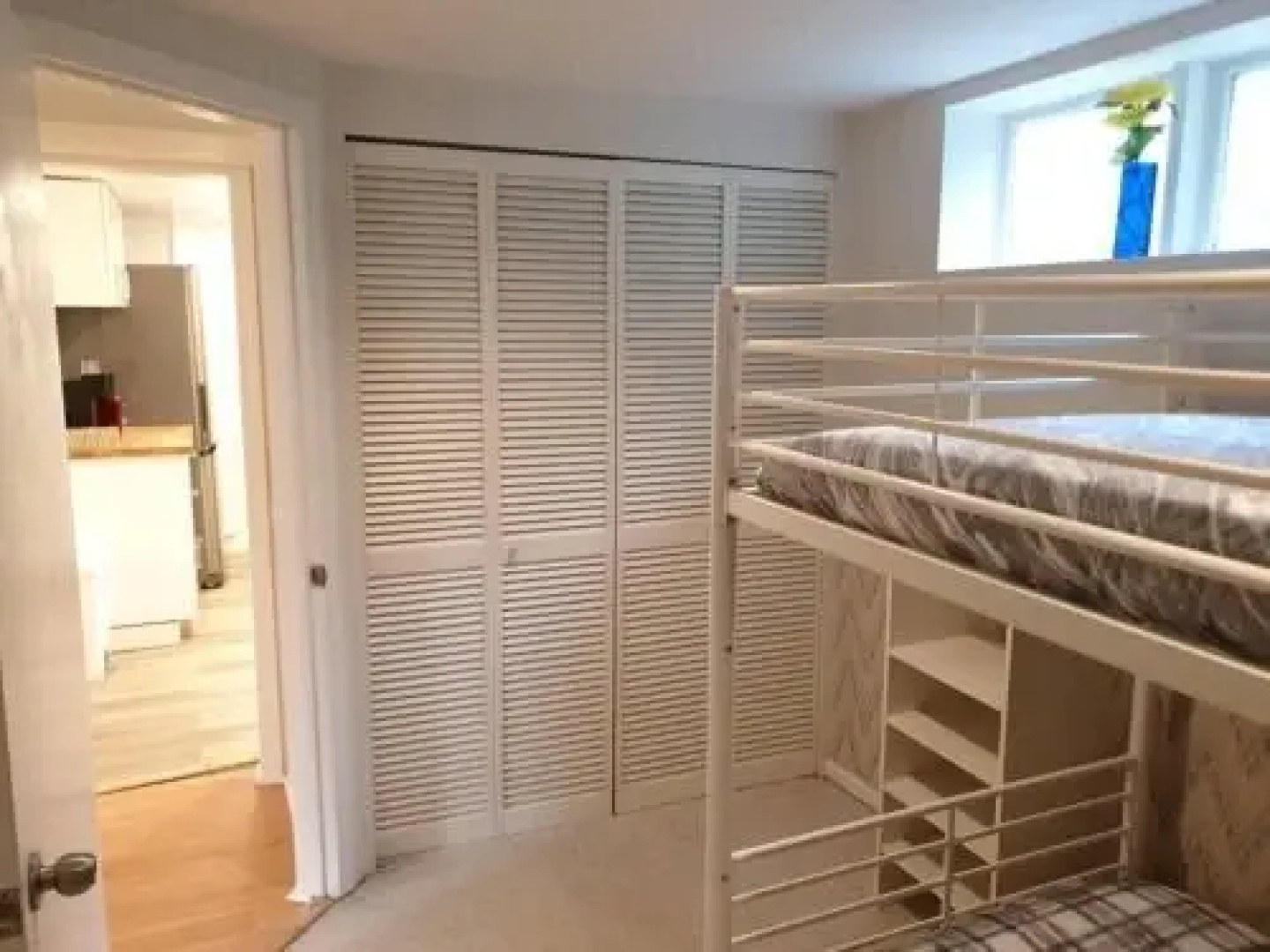 Happy, Cozy, Fun, Loving suite in West Vancouver