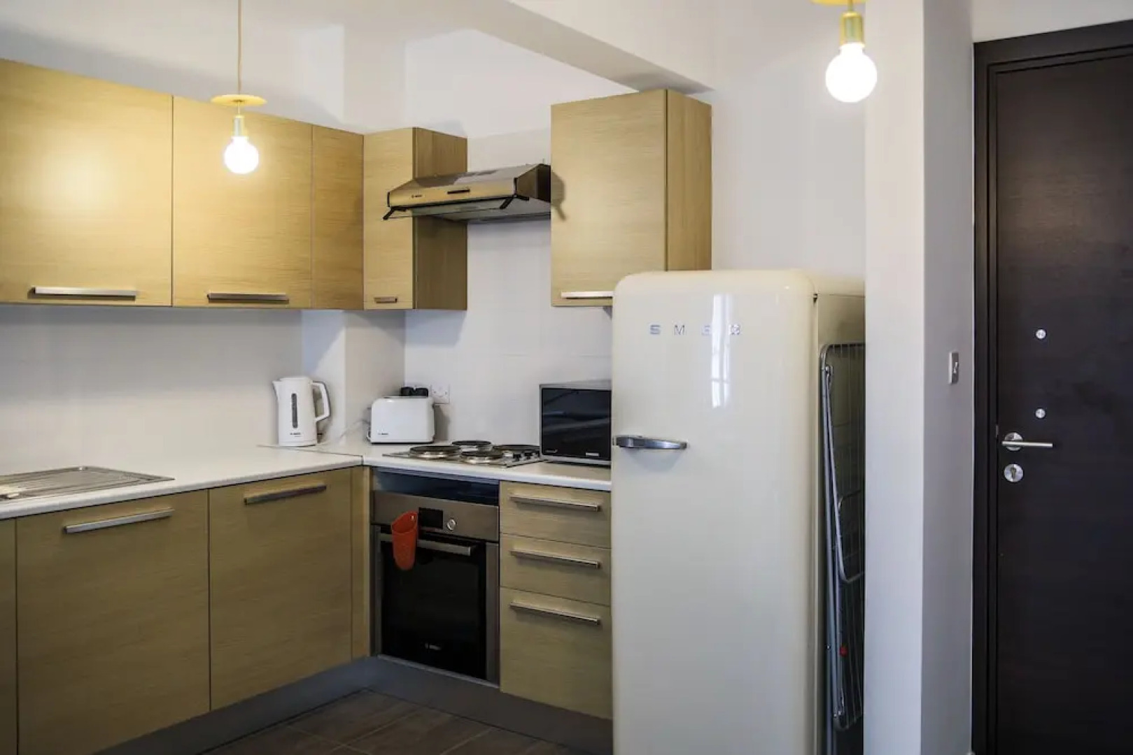 Phaedrus Living: City Luxury Flat Anemone 103