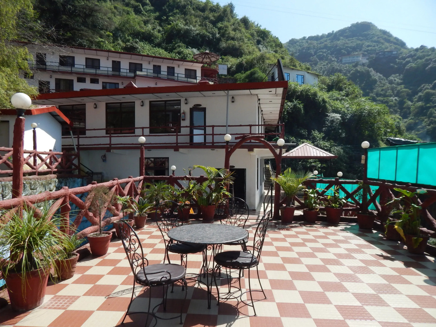 Dewdrop Classic Fall resort