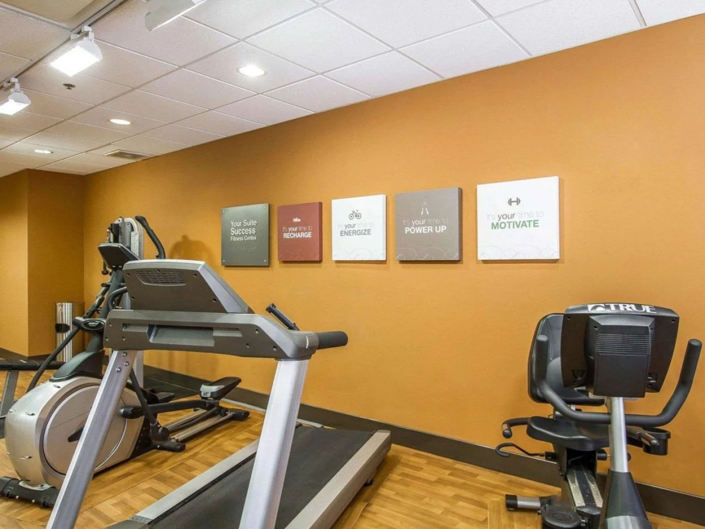 Comfort Suites Glendale - State Farm Stadium Area