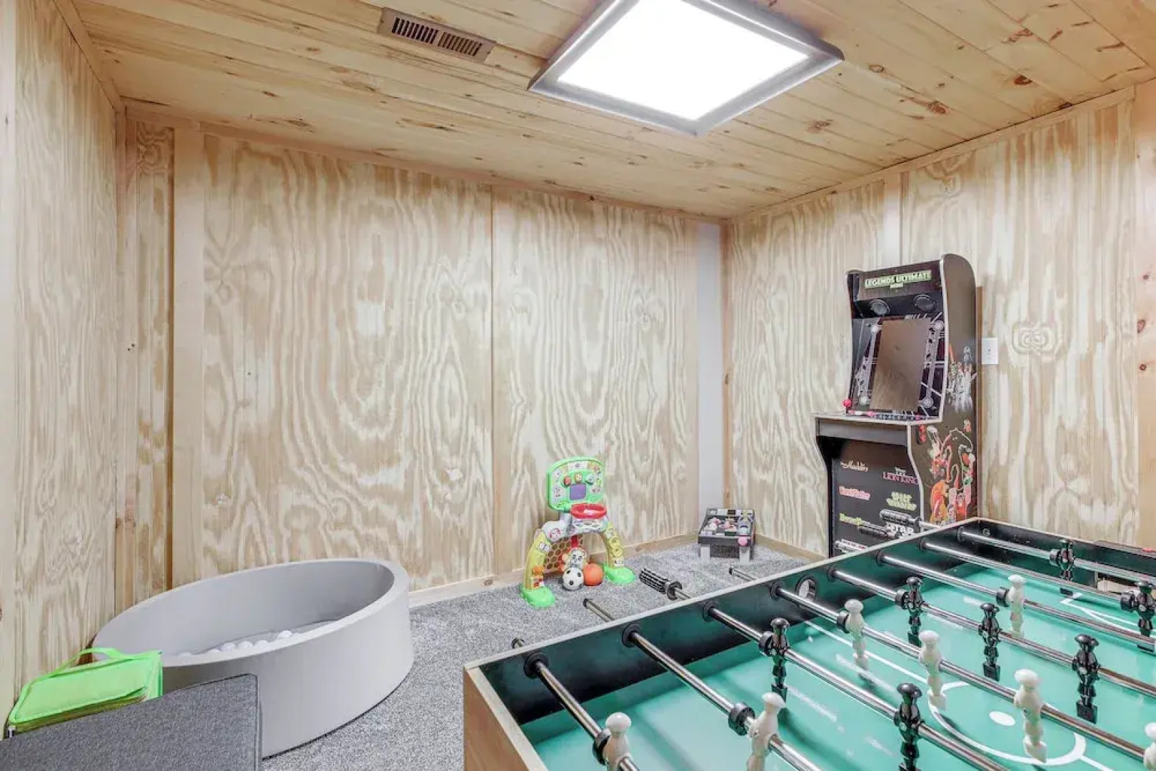 Family-friendly Home w/ Hot Tub, Near Lake George!