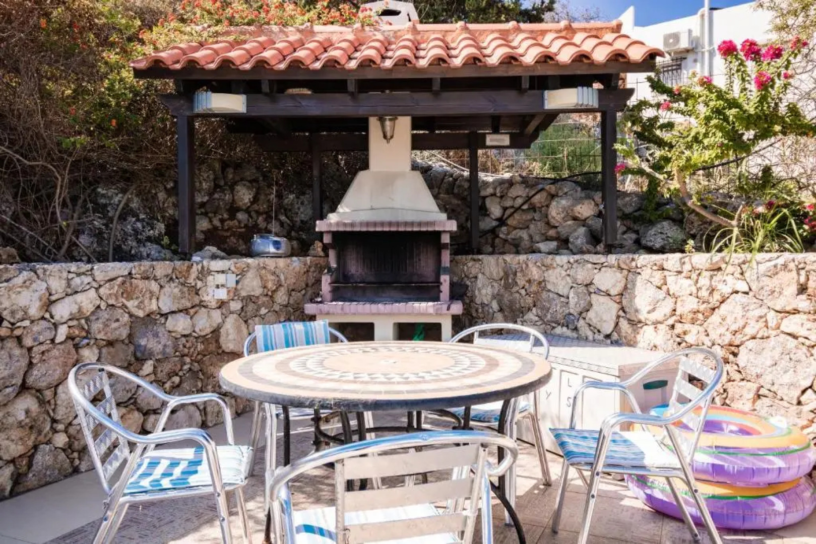 Luxury 3 Bed Villa Bougainvillea, Nr Almyrida - 2 Private Pools + Sleeps 8