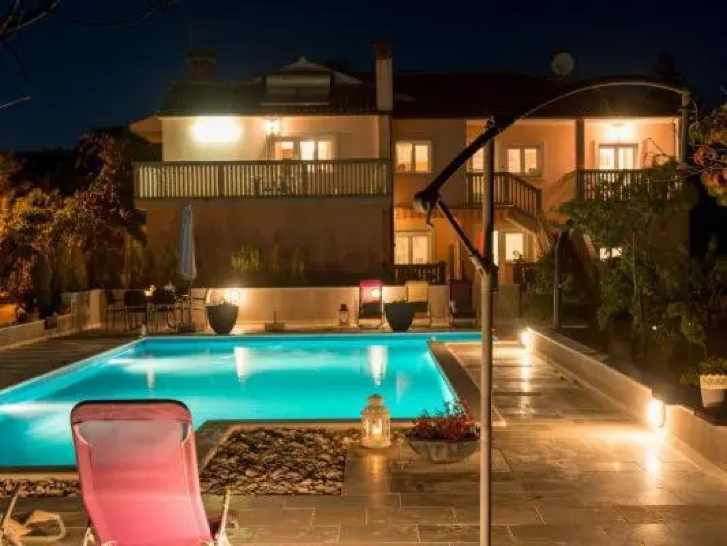 Apartments Holliday House Leylandia