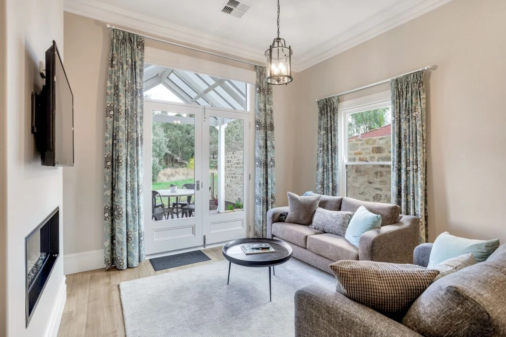 Grandview Accommodation - The Elm Tree Apartments