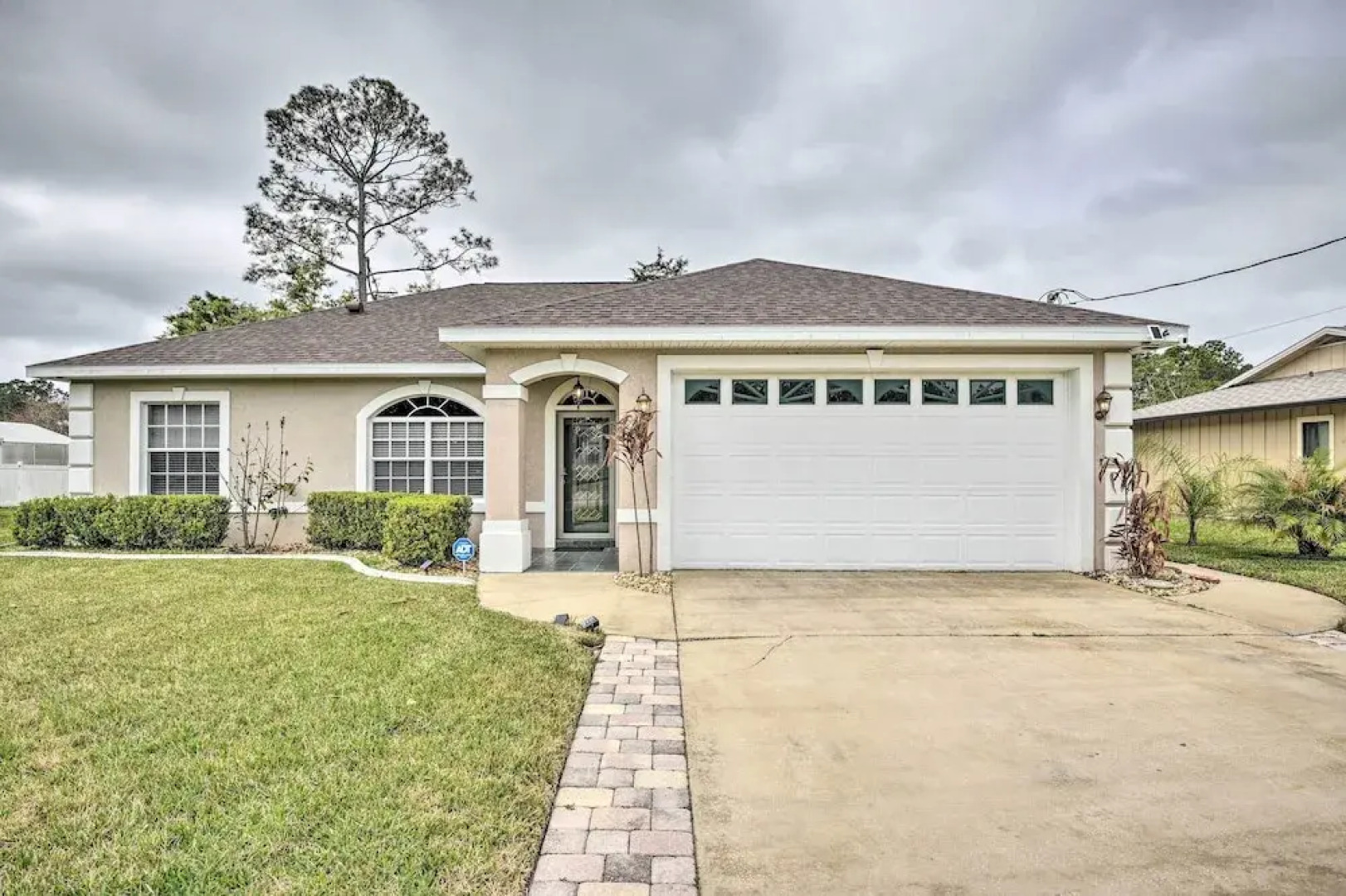 Pet-friendly Palm Coast Home w/ Pool Table & Patio