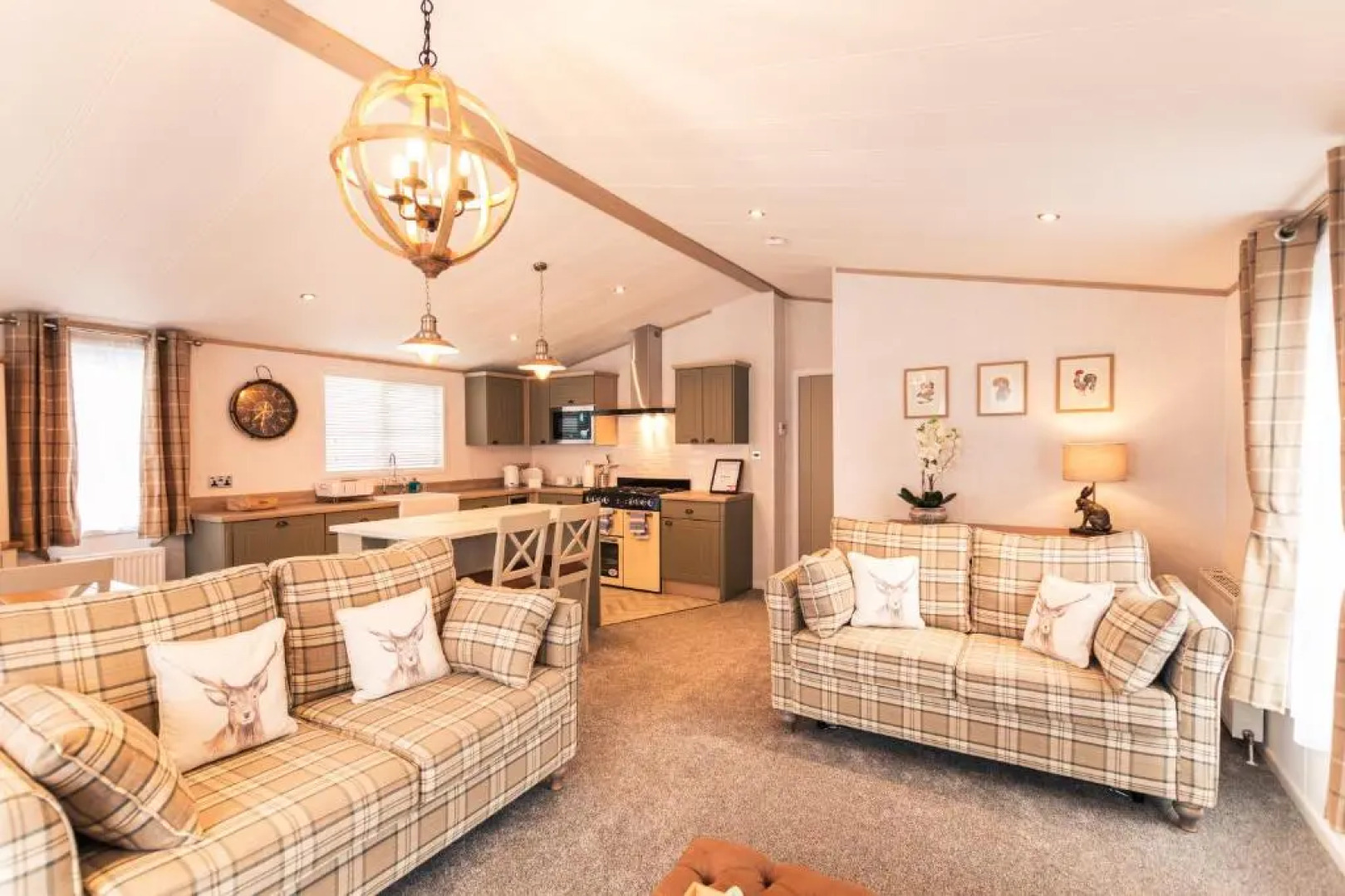 Hemingway Lodge with Hot Tub