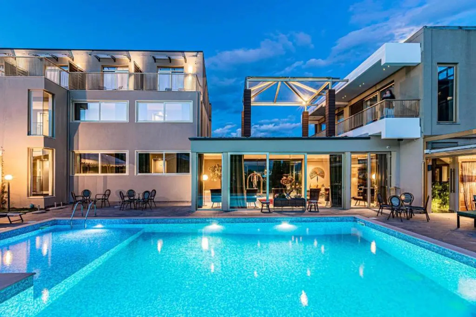 Golden Suites & Spa