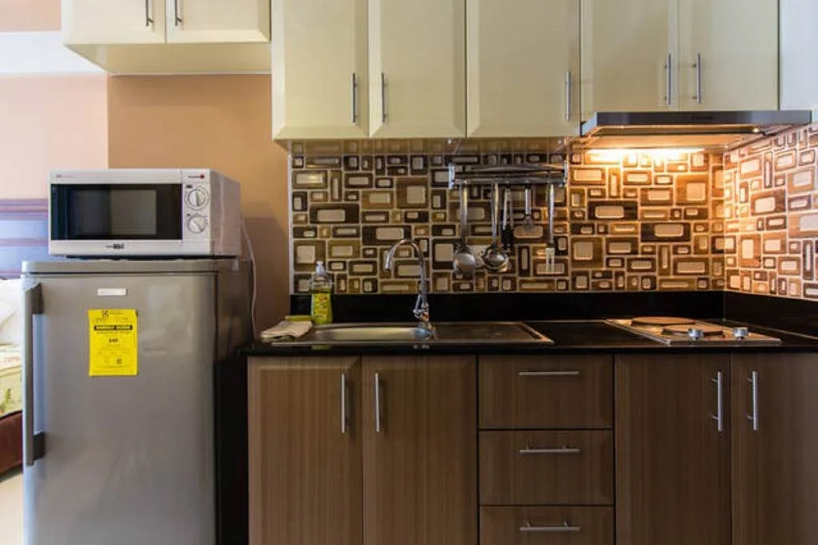 One Palm Tree Apartments