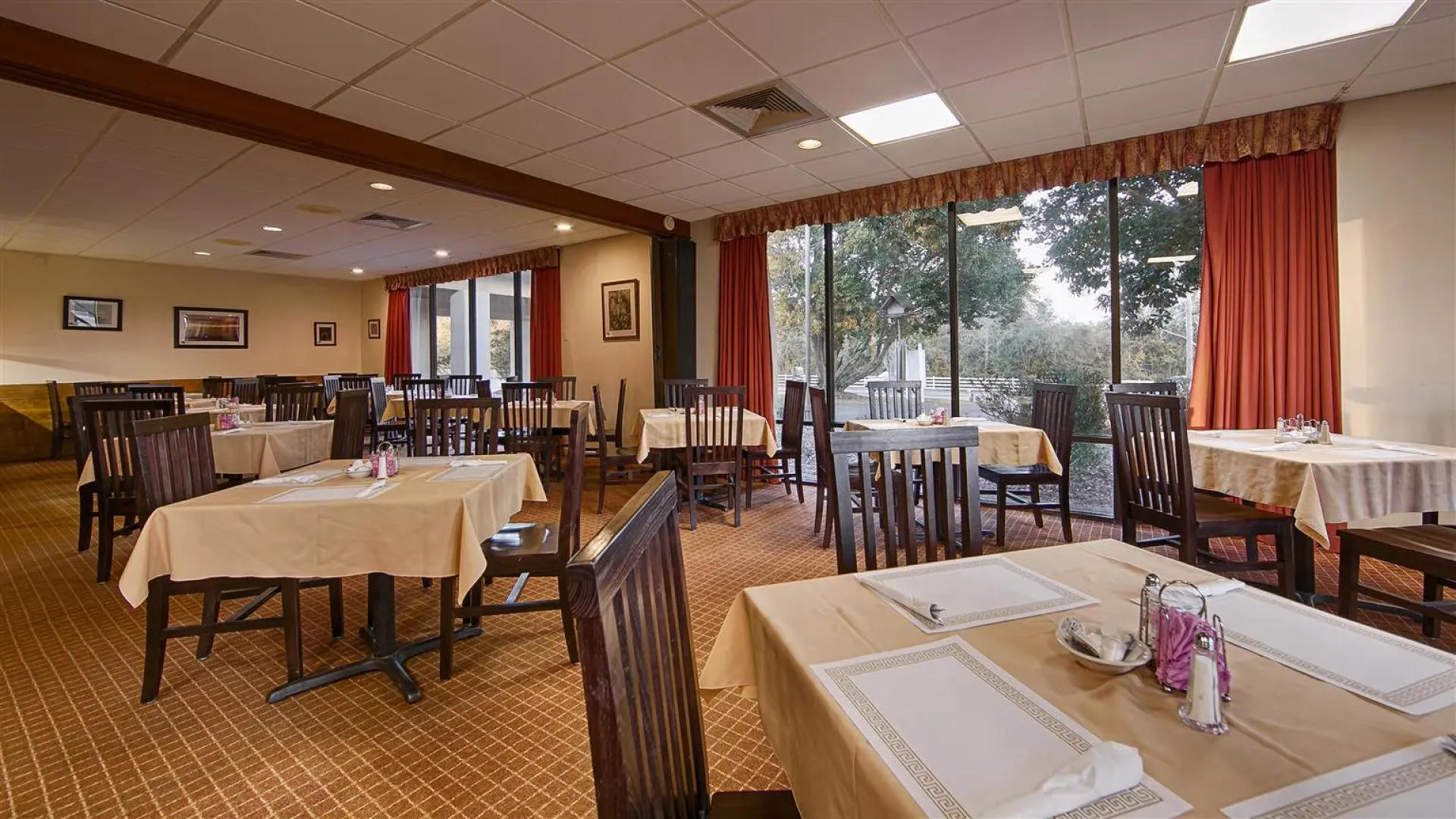 Best Western Crossroads Inn