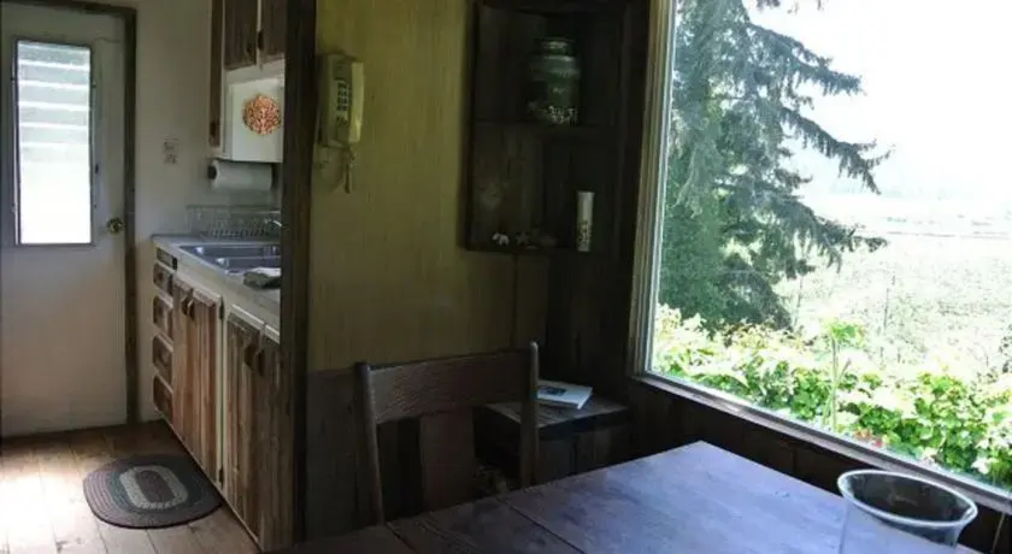 RedAwning 1960s Classic Mobile Cabin