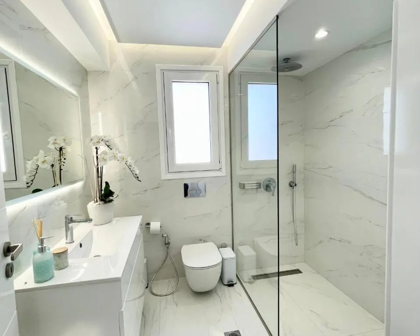 White House Kokas Luxury Apartments