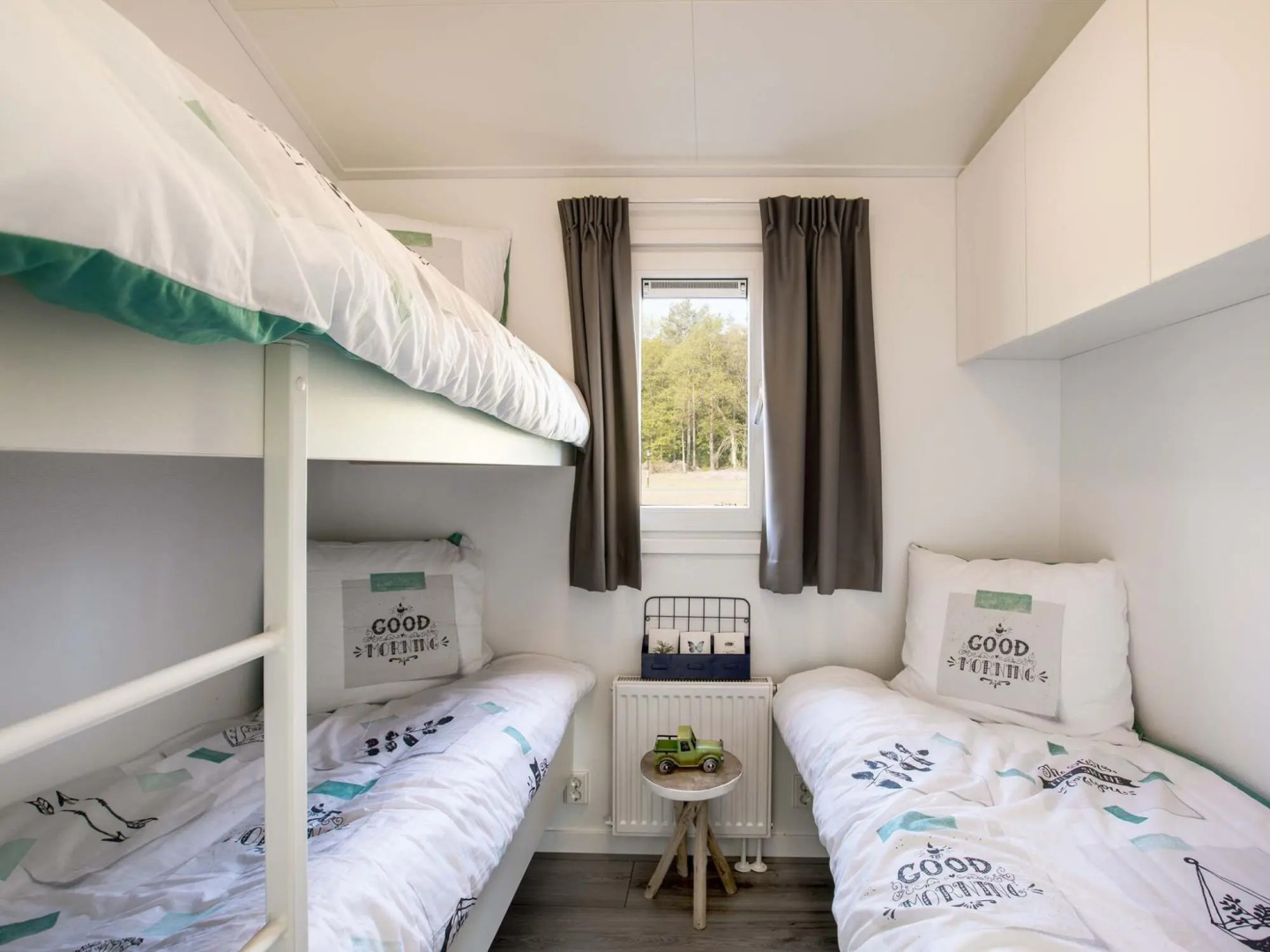 Nice chalet with outdoor sauna and spa, in a holiday park, near the Veluwe