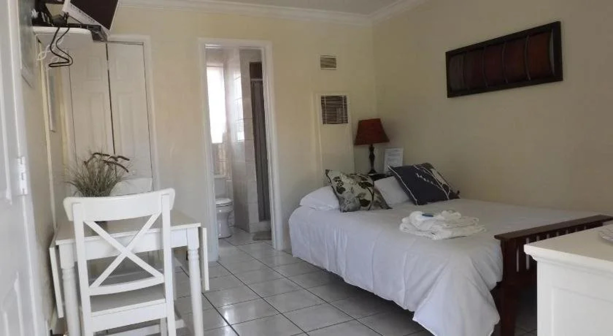 Eamon James Apartments & Suites