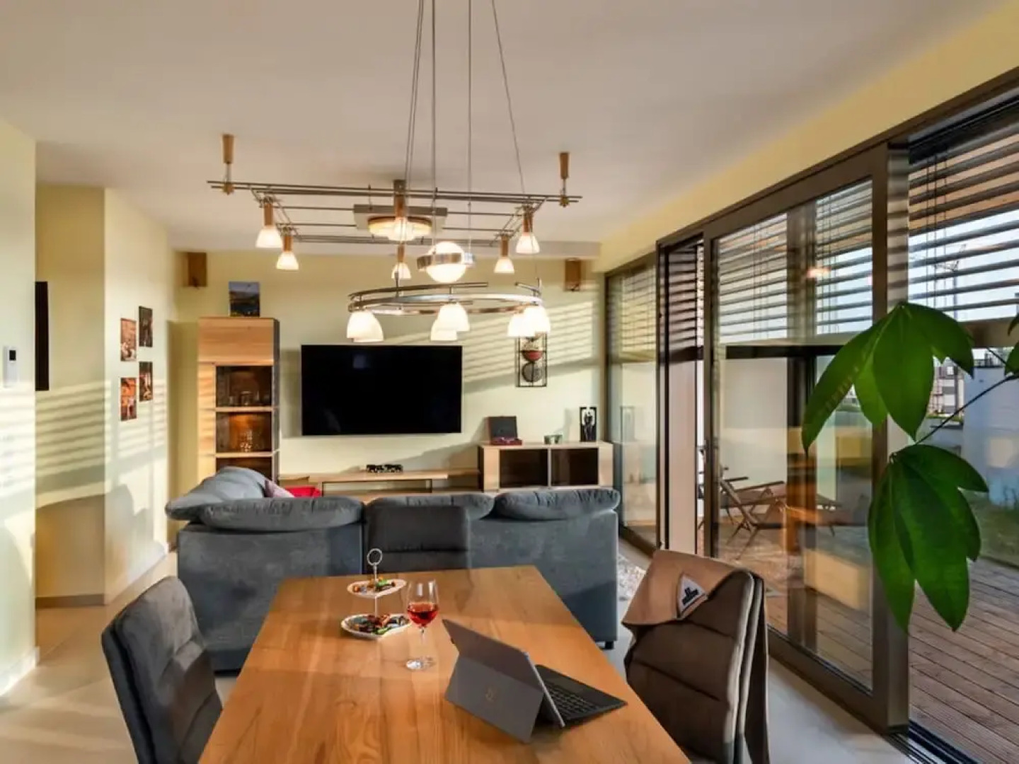 Mosel Sky Lounge With Loggia & Panoramic View