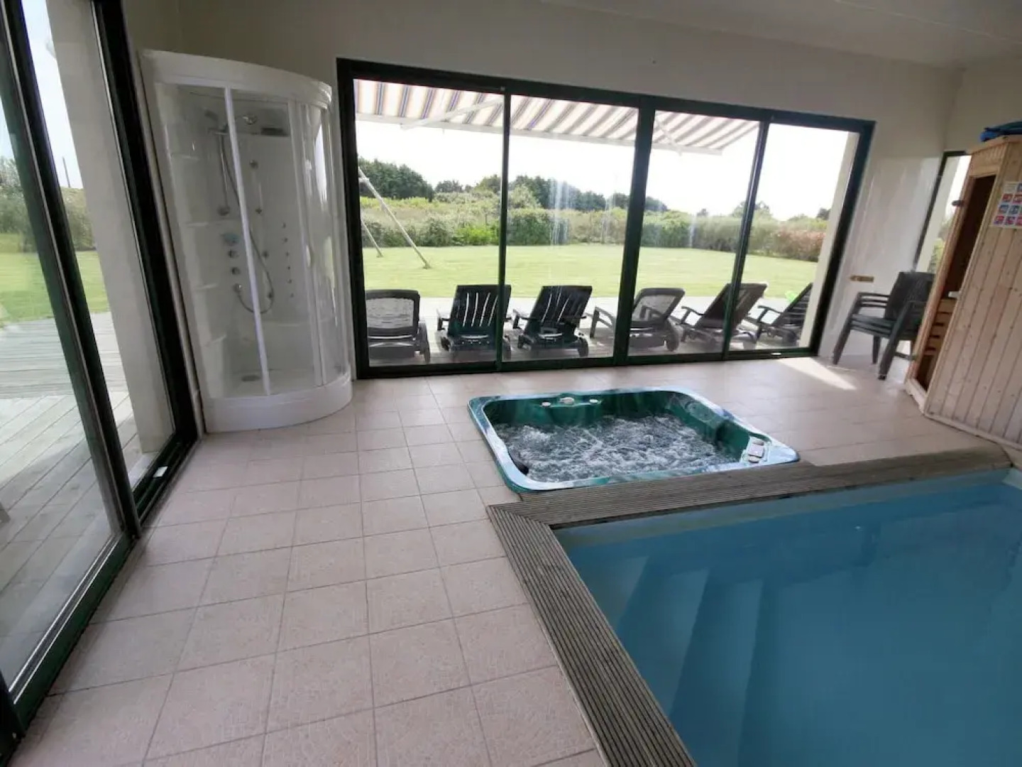 Scenic Villa in Moelan sur mer With Sauna