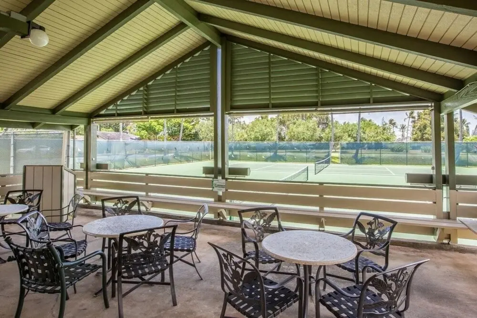 New Listing! Stylish - Pools, Tennis & Beach 1 Bedroom Condo