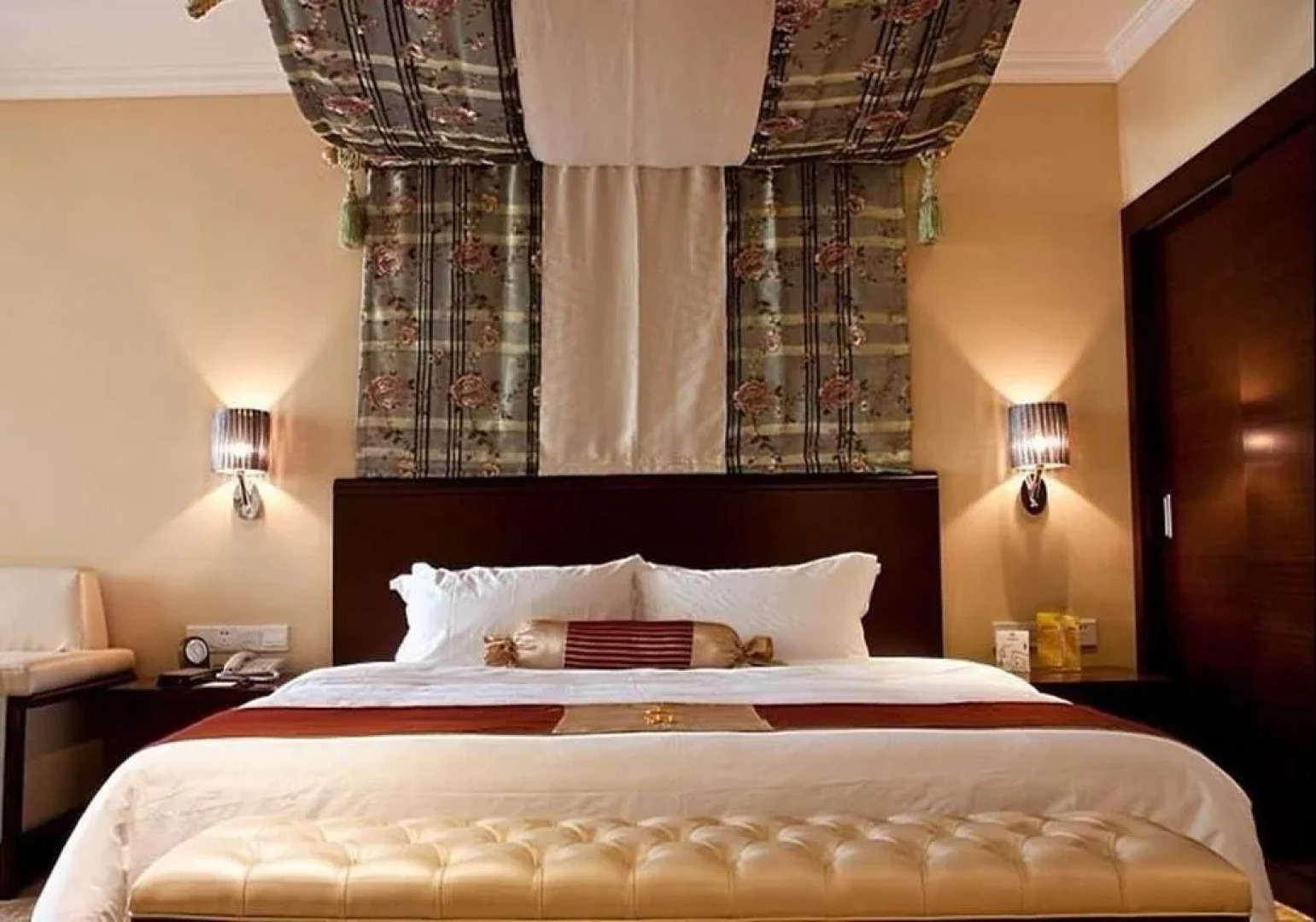 Overseas Capital Hotel (Jiangmen Diwang Square)