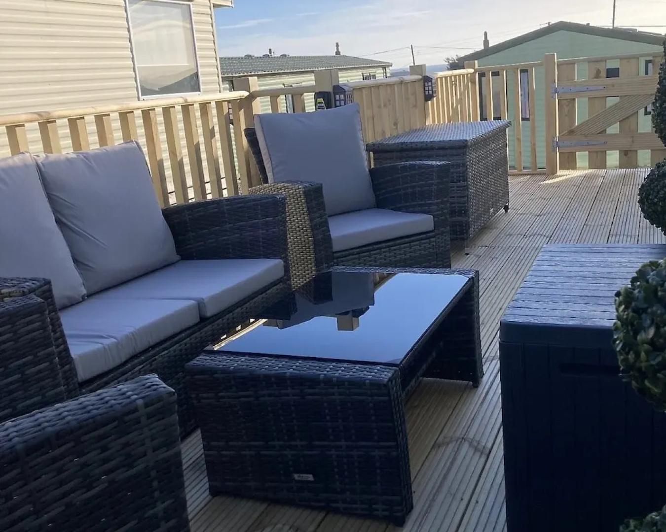 2 Bed-sleeps4-beachfront-free Parking