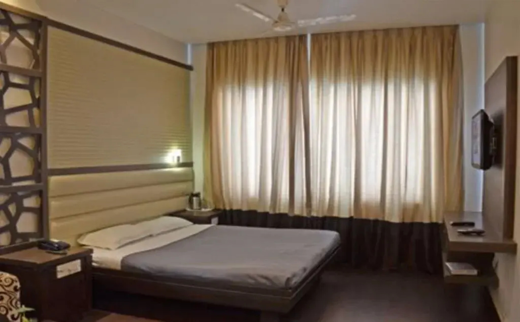 Hotel Raj Continental