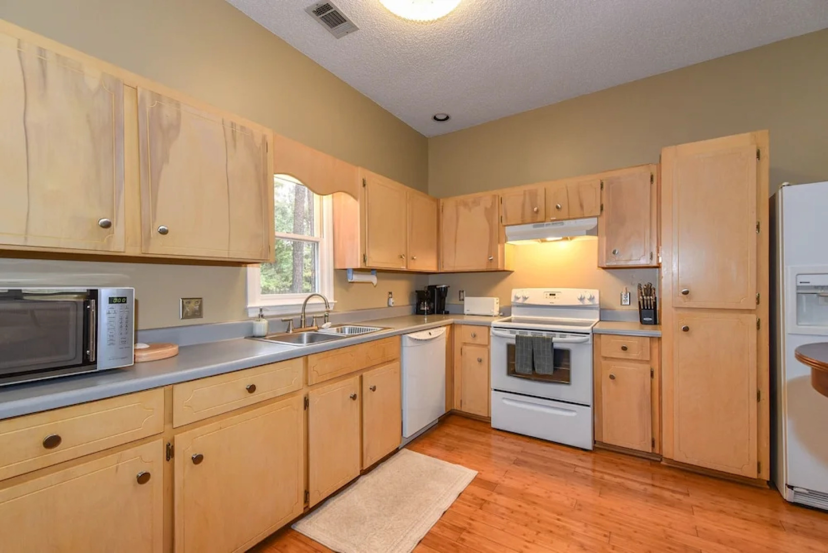 Quiet Coastal Home Savannah Ft Stewart GA