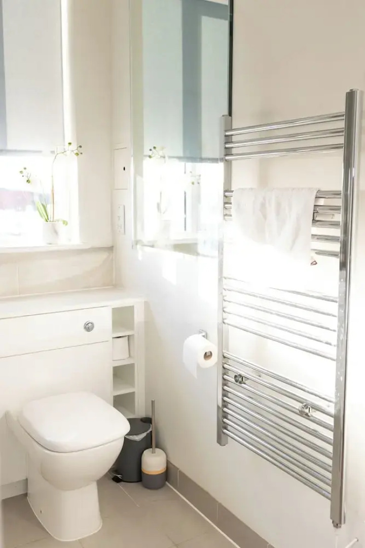 Stylish 2BR Apartment, Town Centre, Free Parking