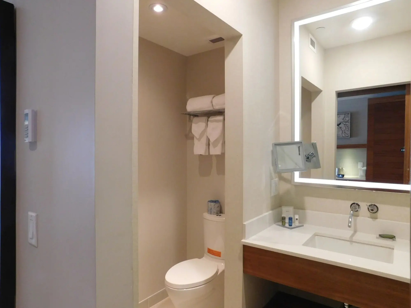 Radisson Hotel & Conference Centre Calgary Airport