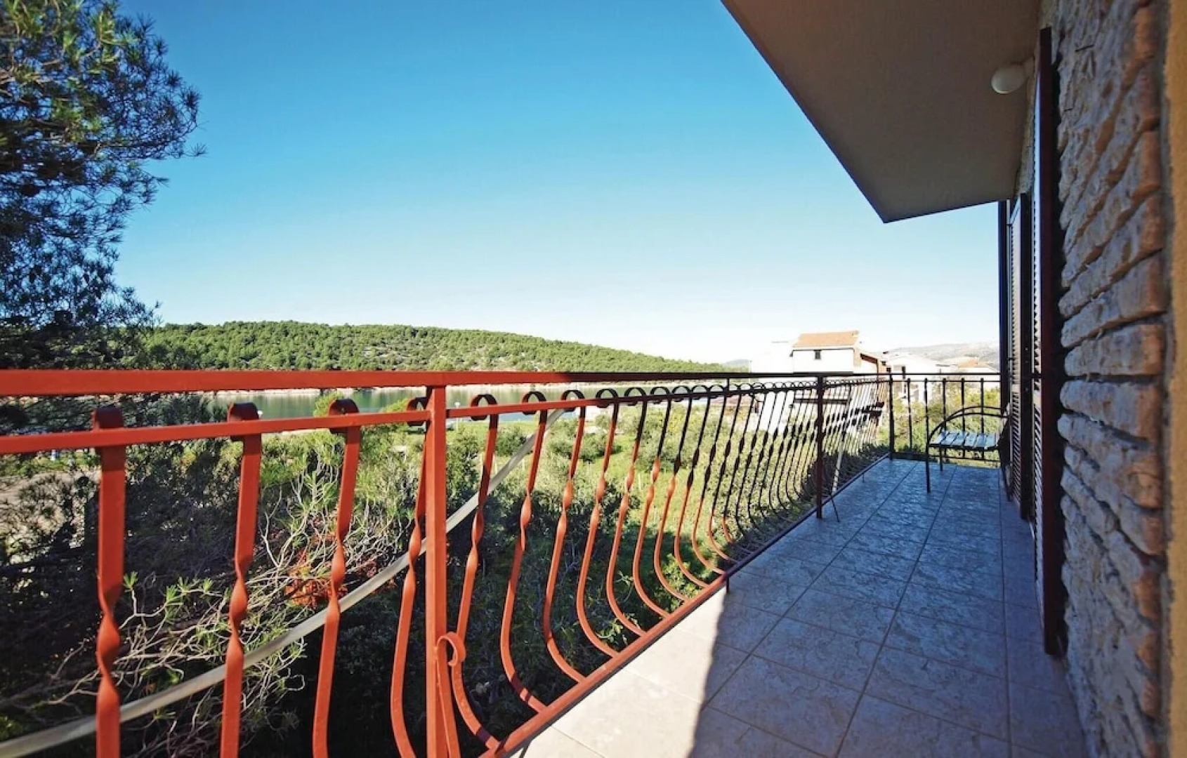 Beautiful Apartment in Jadrtovac With Wifi and 2 Bedrooms