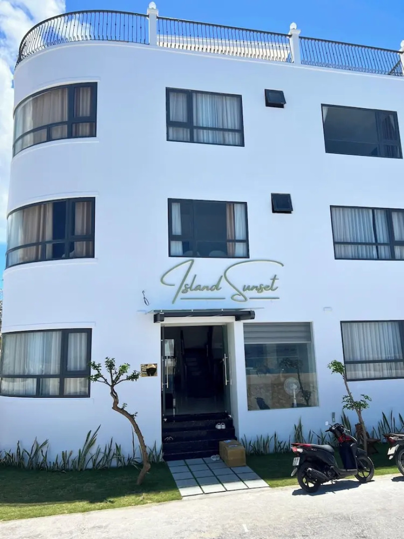 Island Sunset Hotel