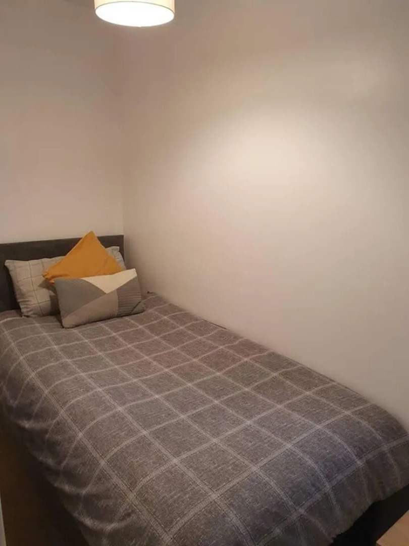 Immaculate 2-bed Apartment in Leigh