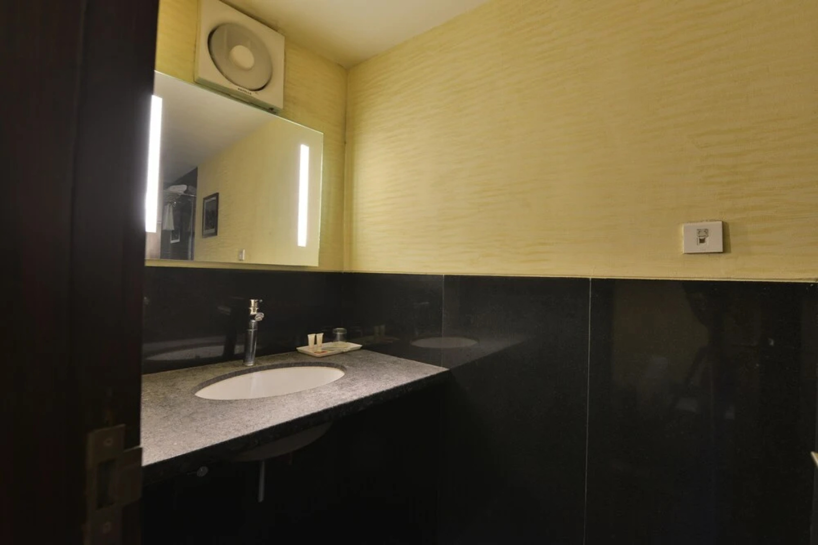 Hotel The Golden Oak Central by Citrus Prime