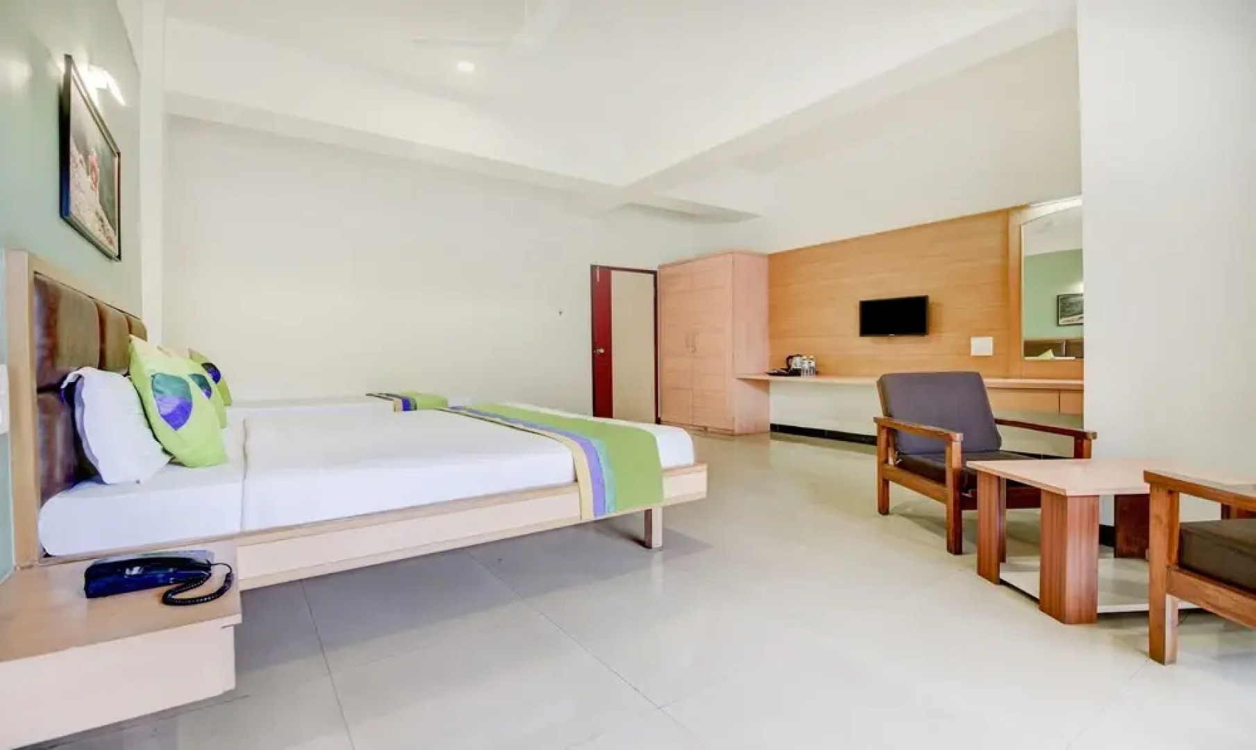 Treebo Trend Gul- Bahar