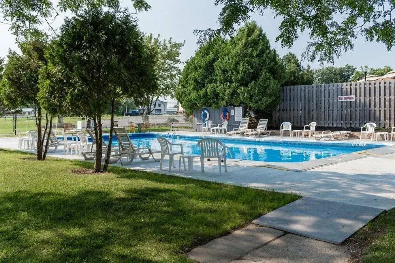 Capt.'s Inn & Suites