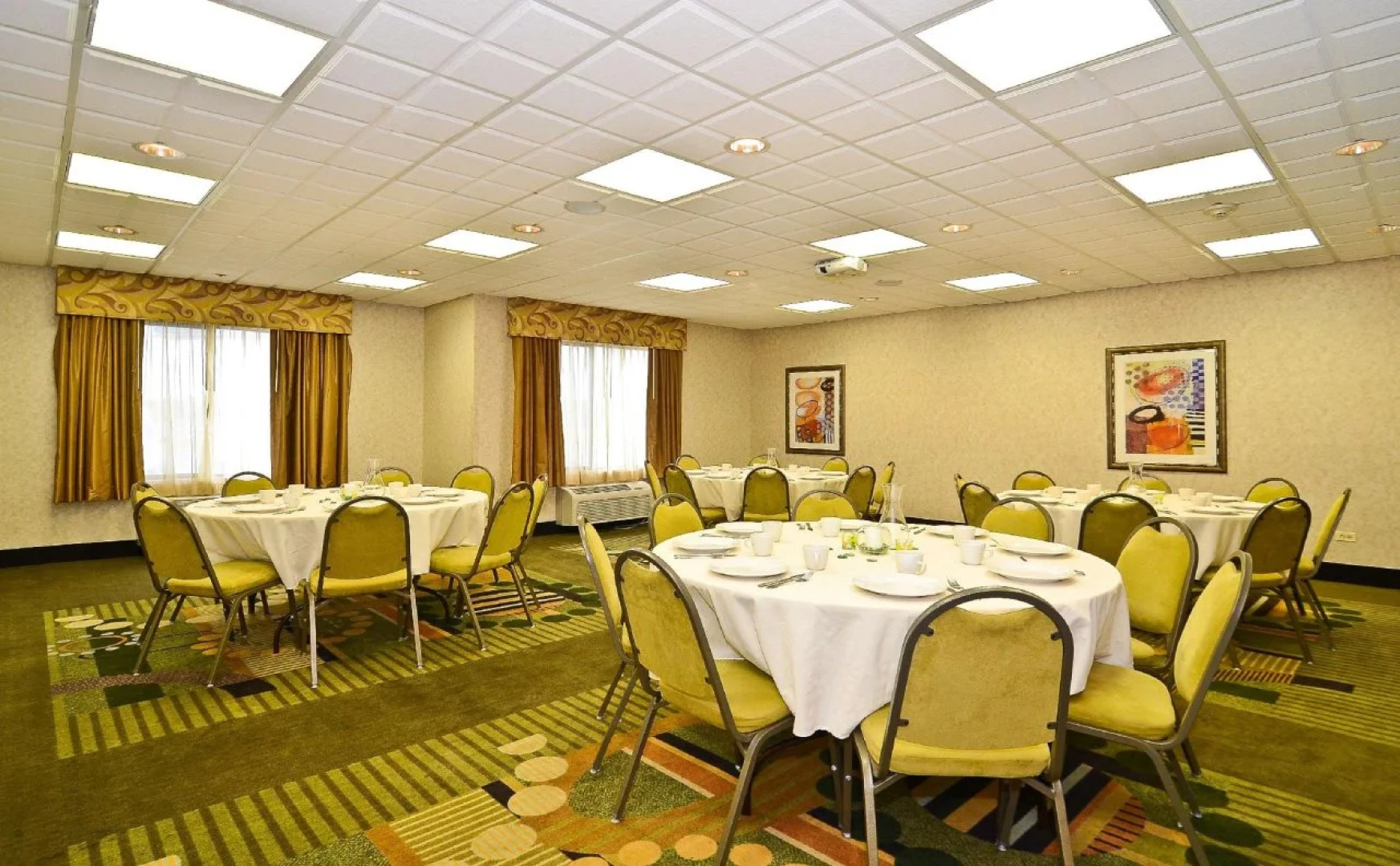 Spark by Hilton Oak Forest