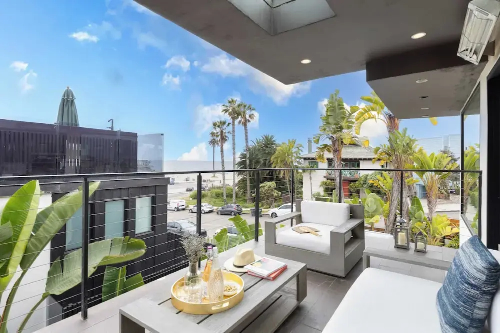 Steps to Beach+shops, Oceanview, Hot Tub+firepit Moonlight Modern by Avantstay