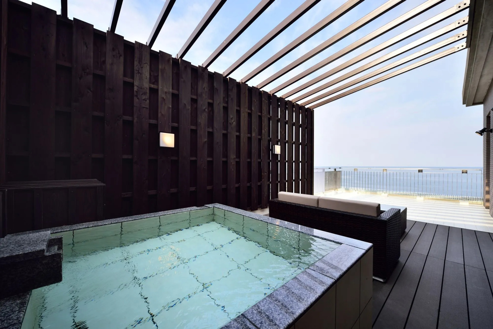 Fontaine Bleau Atami